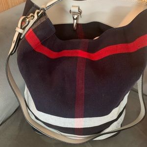 Rare. Burberry Ashby Med  bucket bag